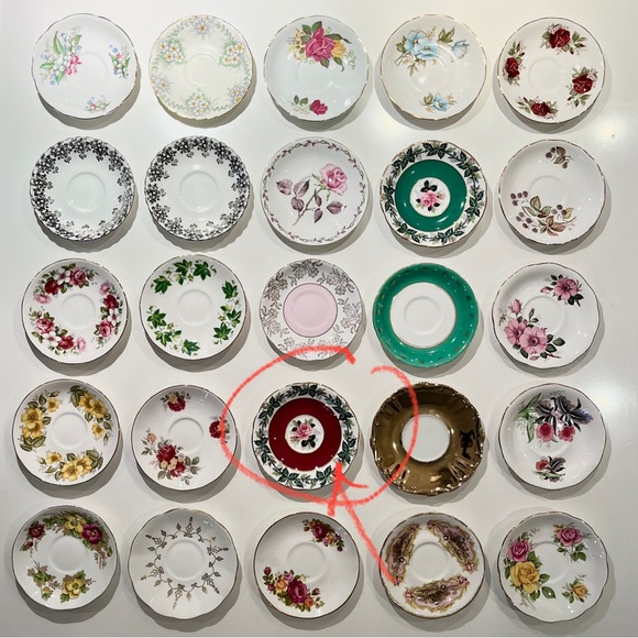 🎈2/$30 - WINDSOR TEACUP & SAUCER. Bone china. Red, flowers & gold rim. England. - Picture 9 of 9